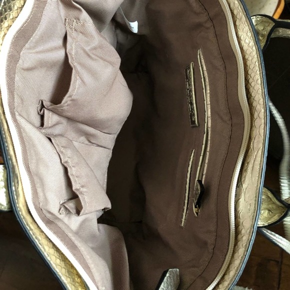 London Fog Gold Metallic Linen Snakeskin Tote Large - Picture 4 of 7